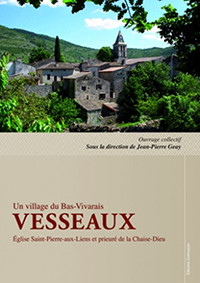 UN VILLAGE DU BAS VIVARAIS, EGLISE ST PIERRE ET PRIEURE DE LA CHAISE DIEU